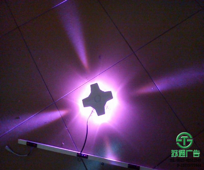酒店樓宇亮化工程施工報(bào)價(jià) 酒店亮化十字星光燈選擇購買到蘇通廣告