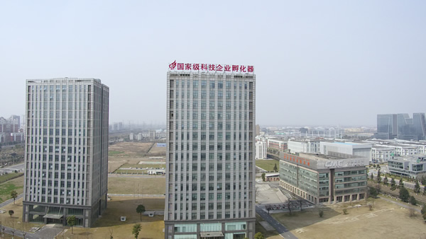 國(guó)家級(jí)科技企業(yè)孵化器樓頂發(fā)光字制作安裝